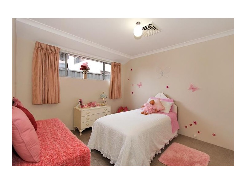 2 Cowan Street, Alfred Cove WA 6154