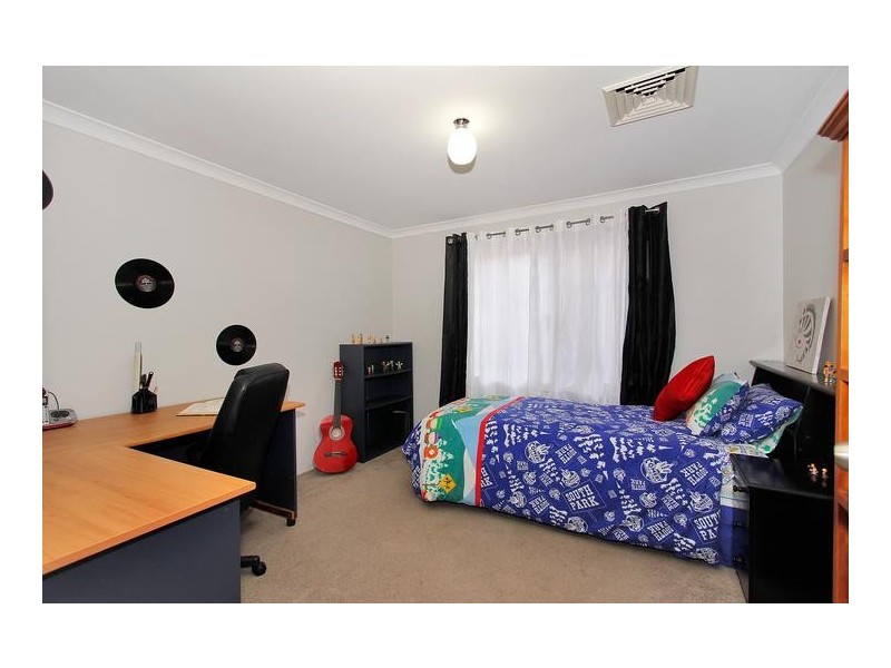 2 Cowan Street, Alfred Cove WA 6154