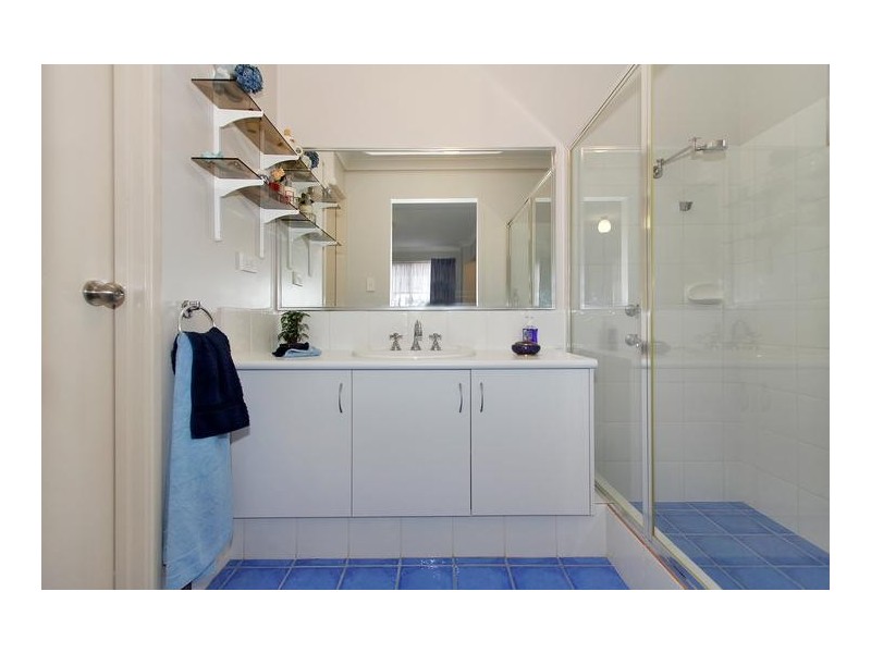 2 Cowan Street, Alfred Cove WA 6154