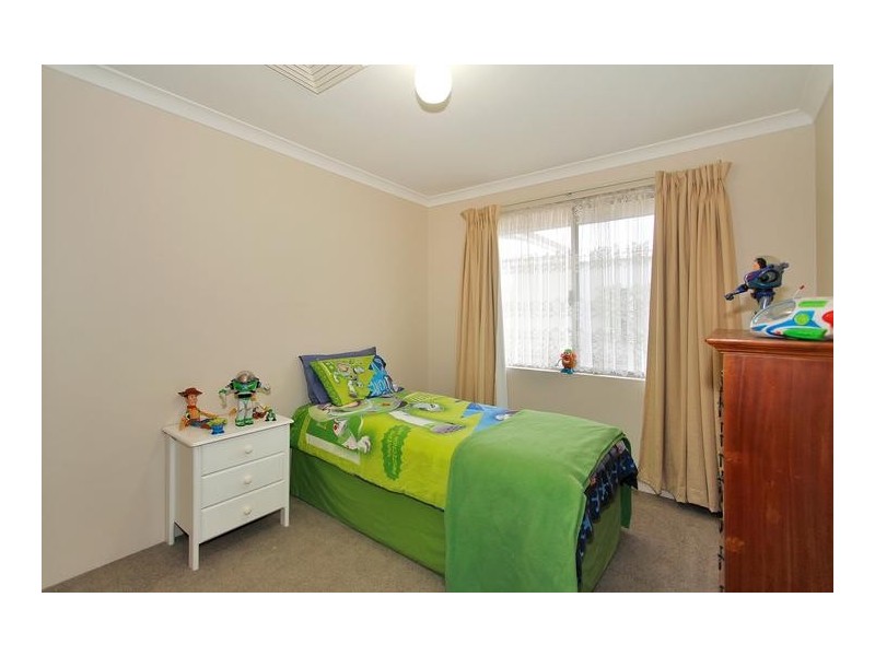 2 Cowan Street, Alfred Cove WA 6154