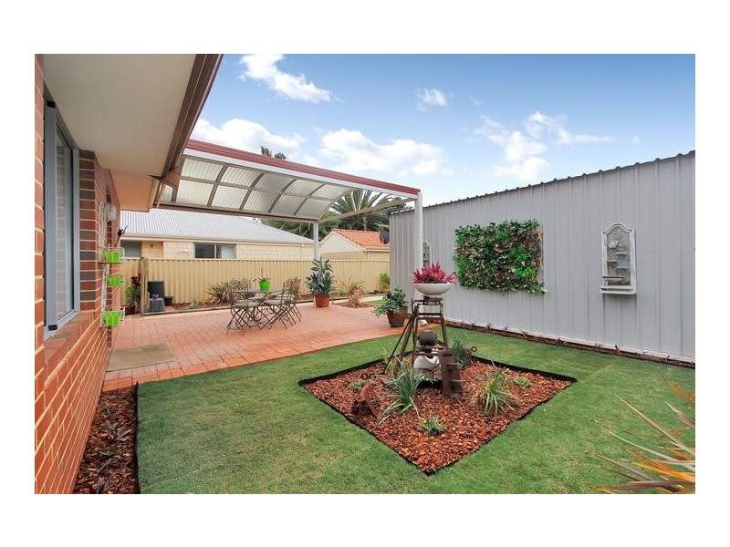 2 Cowan Street, Alfred Cove WA 6154