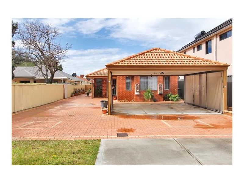 2 Cowan Street, Alfred Cove WA 6154