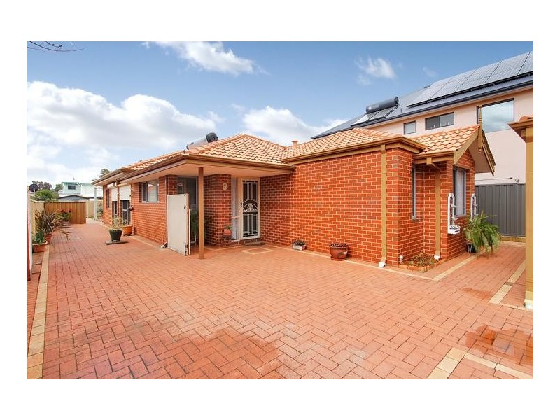 2 Cowan Street, Alfred Cove WA 6154