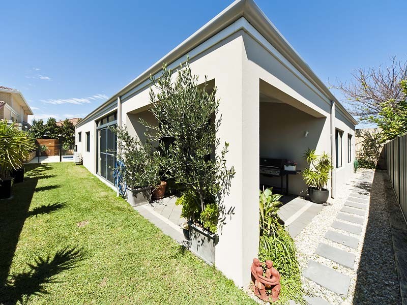 2/33A Montreal Street, Fremantle WA 6160