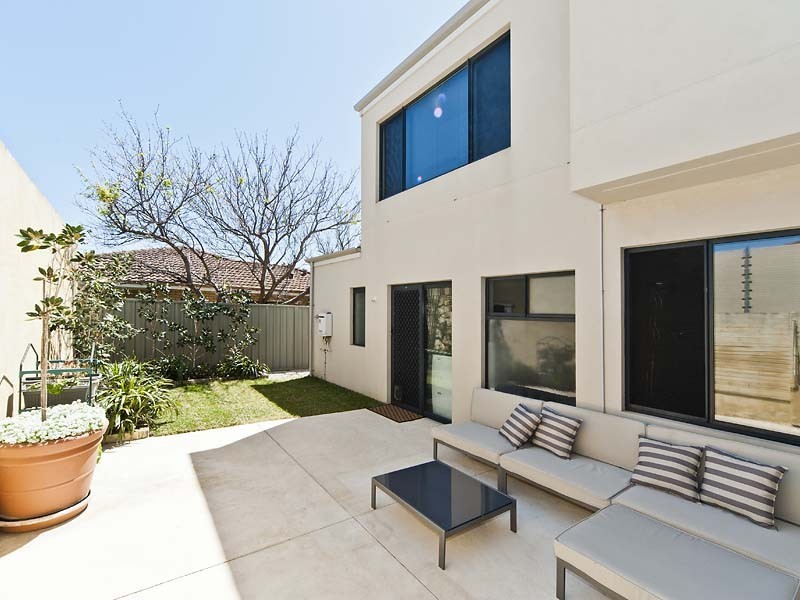 2/33A Montreal Street, Fremantle WA 6160