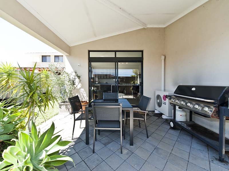 2/33A Montreal Street, Fremantle WA 6160