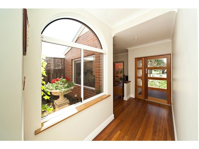 2/12 Kitchener Road, Melville WA 6156