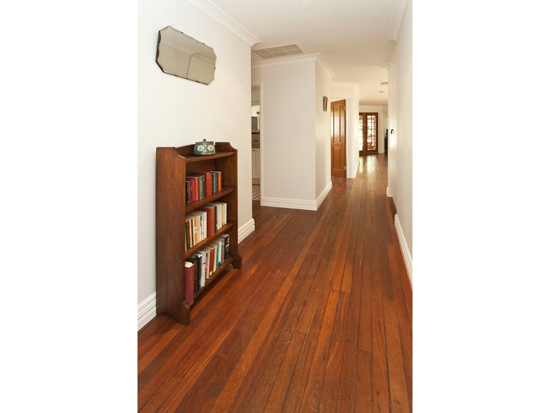 2/12 Kitchener Road, Melville WA 6156