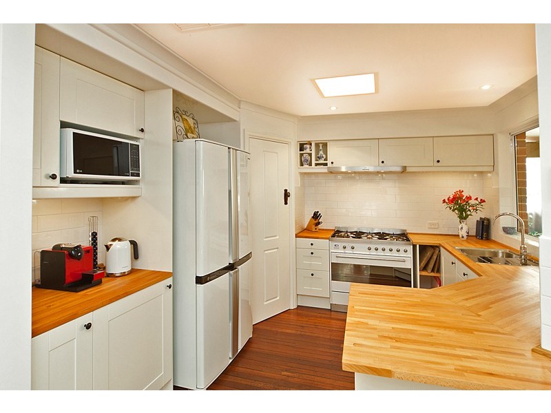 2/12 Kitchener Road, Melville WA 6156