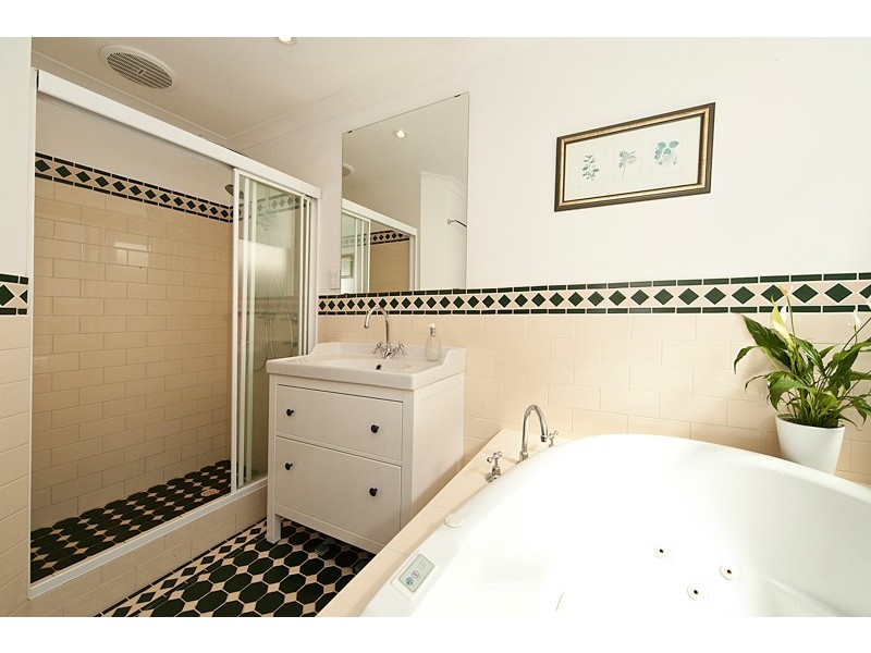 2/12 Kitchener Road, Melville WA 6156