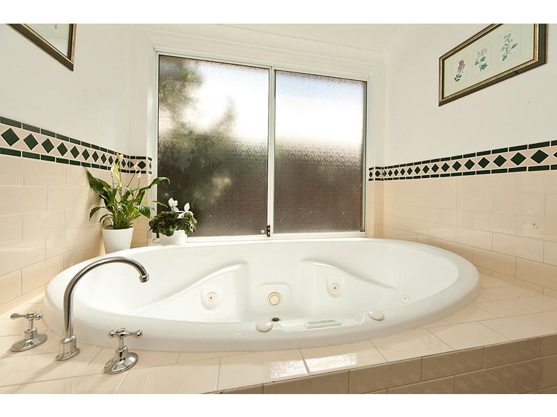 2/12 Kitchener Road, Melville WA 6156