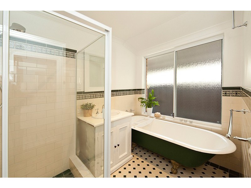 2/12 Kitchener Road, Melville WA 6156