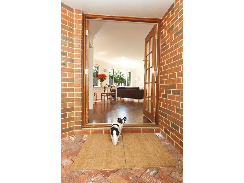 2/12 Kitchener Road, Melville WA 6156