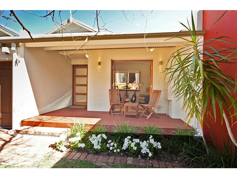 2/12 Kitchener Road, Melville WA 6156