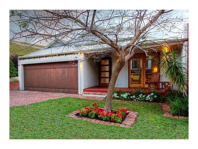 2/12 Kitchener Road, Melville WA 6156