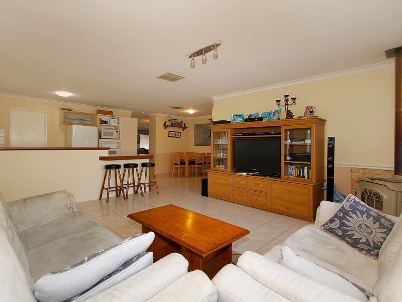 4 Aster Court, Thornlie WA 6108