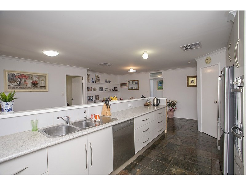 19A Kemmish Crescent, Melville WA 6156