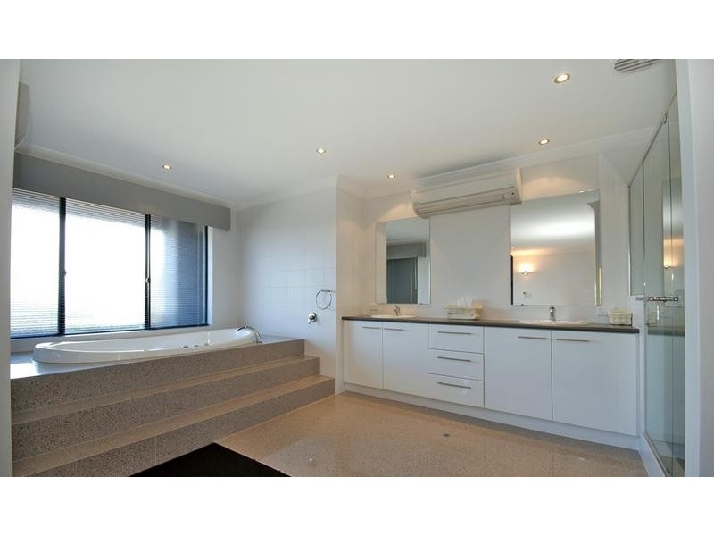 31 McCoy Street, Melville WA 6156