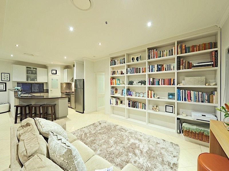 2 Central Avenue, Beaconsfield WA 6162