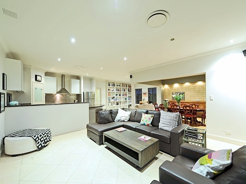 2 Central Avenue, Beaconsfield WA 6162