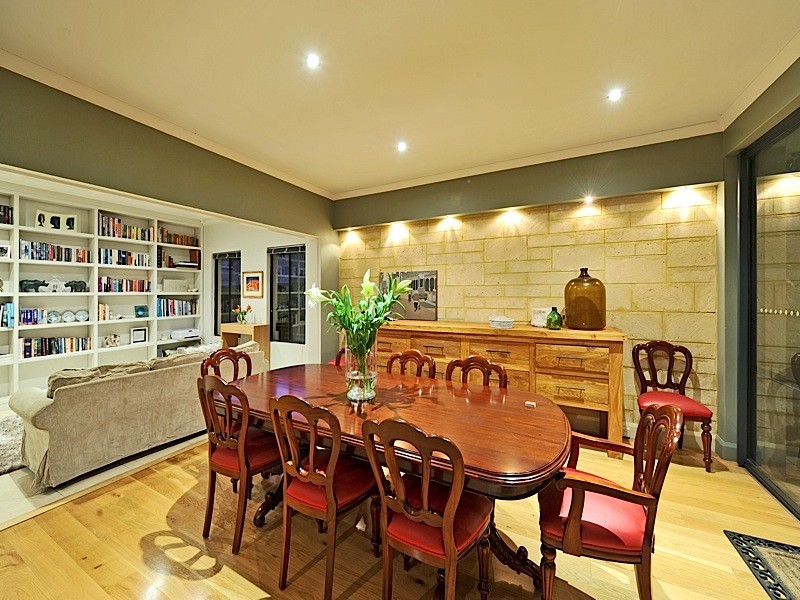 2 Central Avenue, Beaconsfield WA 6162