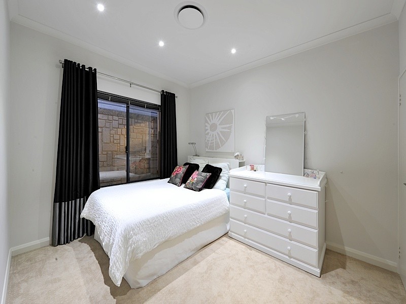 2 Central Avenue, Beaconsfield WA 6162