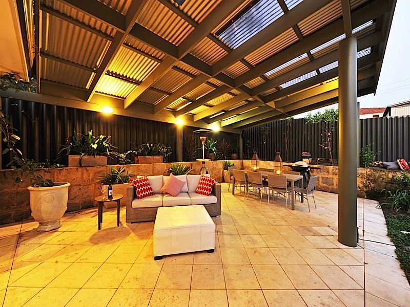 2 Central Avenue, Beaconsfield WA 6162