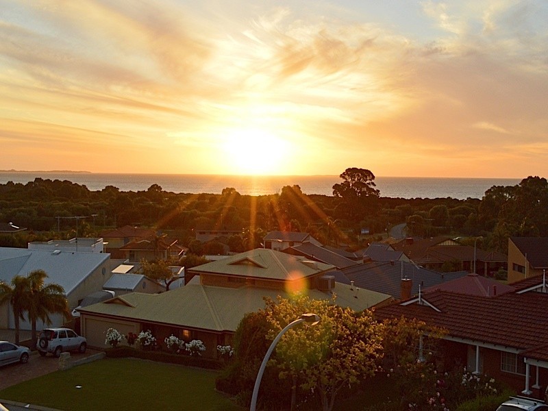 17 Castellon Crescent, Coogee WA 6166