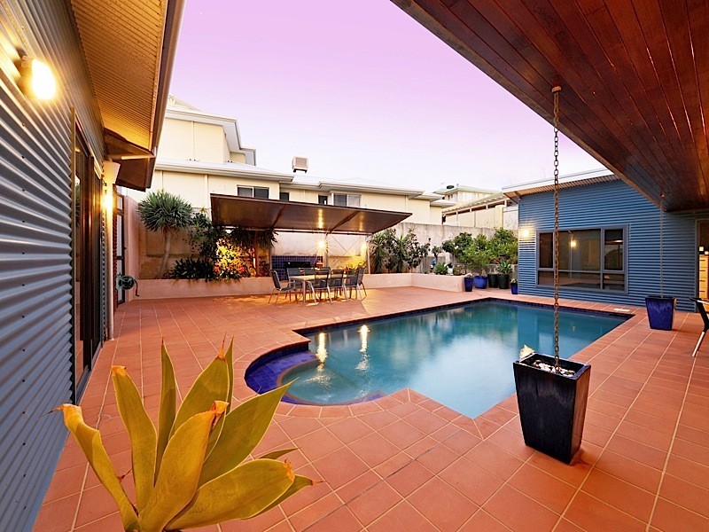17 Castellon Crescent, Coogee WA 6166