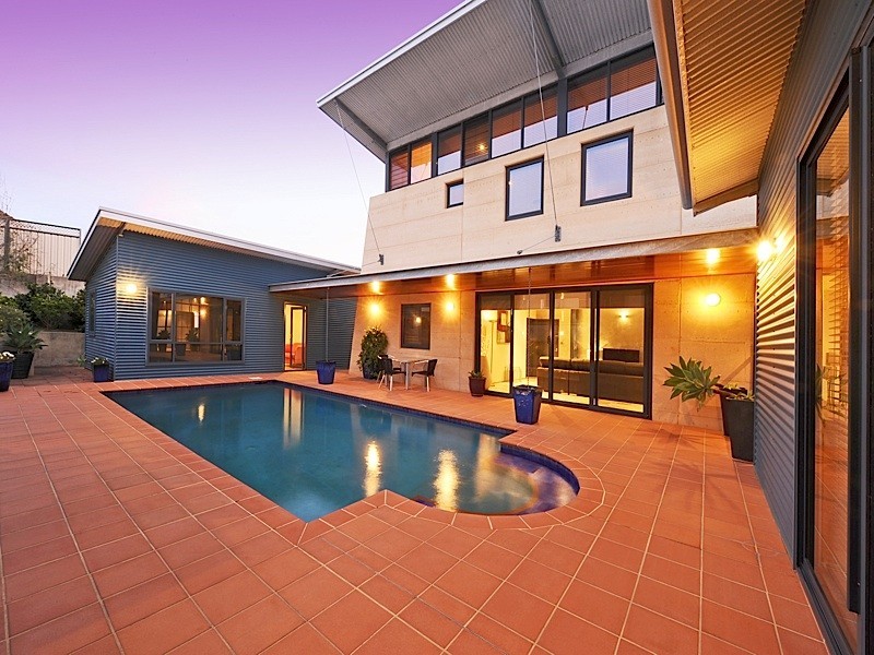 17 Castellon Crescent, Coogee WA 6166