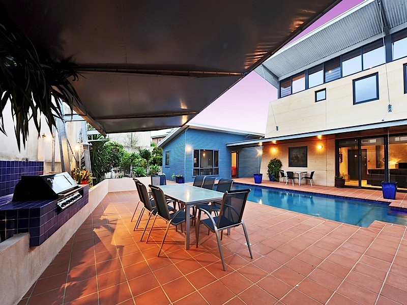 17 Castellon Crescent, Coogee WA 6166