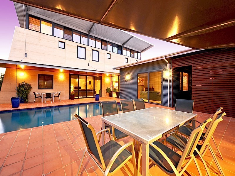 17 Castellon Crescent, Coogee WA 6166