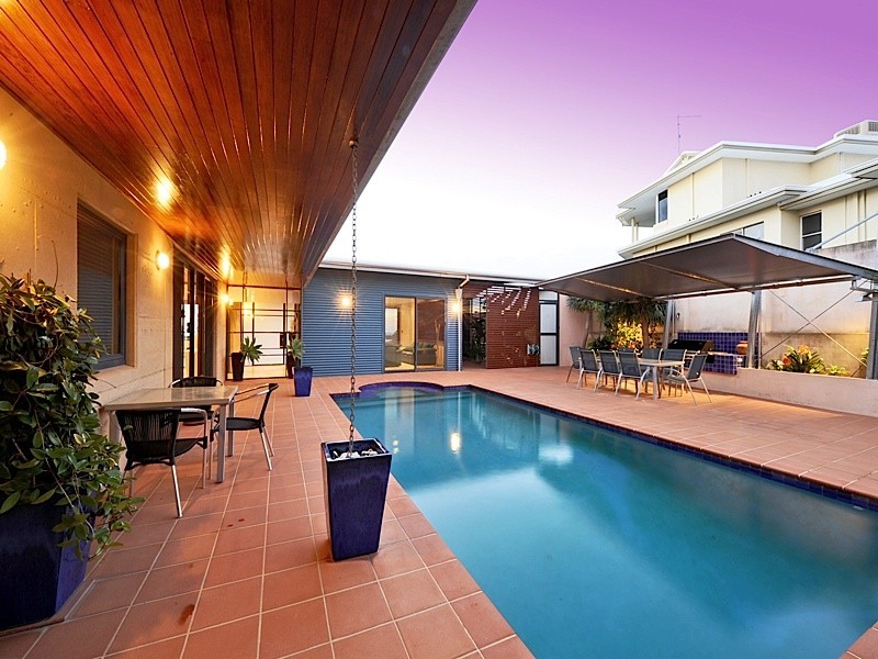 17 Castellon Crescent, Coogee WA 6166