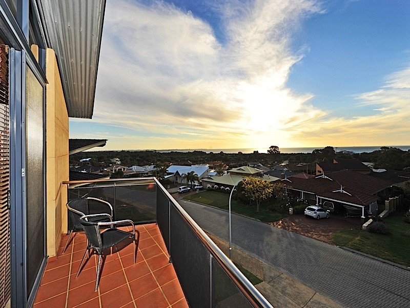17 Castellon Crescent, Coogee WA 6166