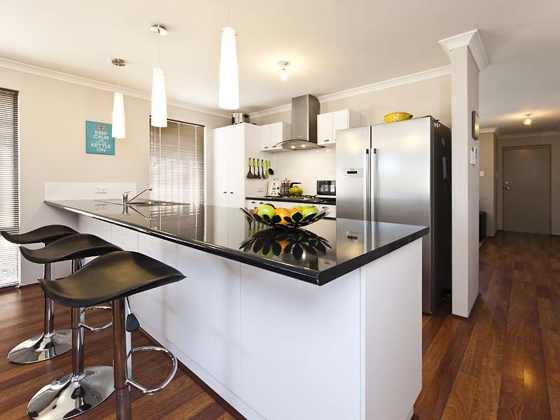 12 Padua Road, Piara Waters WA 6112