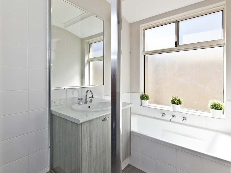 12 Padua Road, Piara Waters WA 6112