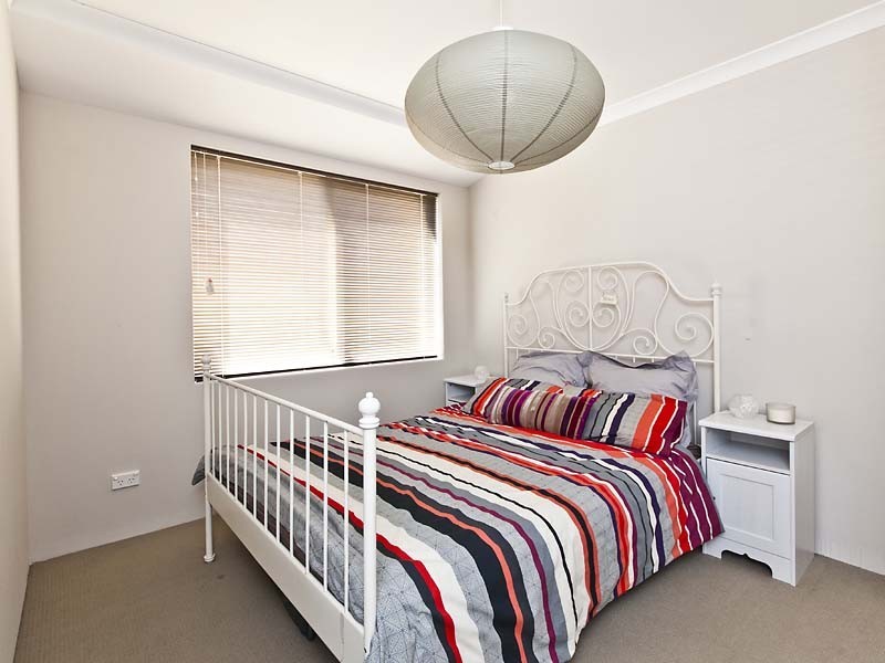 12 Padua Road, Piara Waters WA 6112