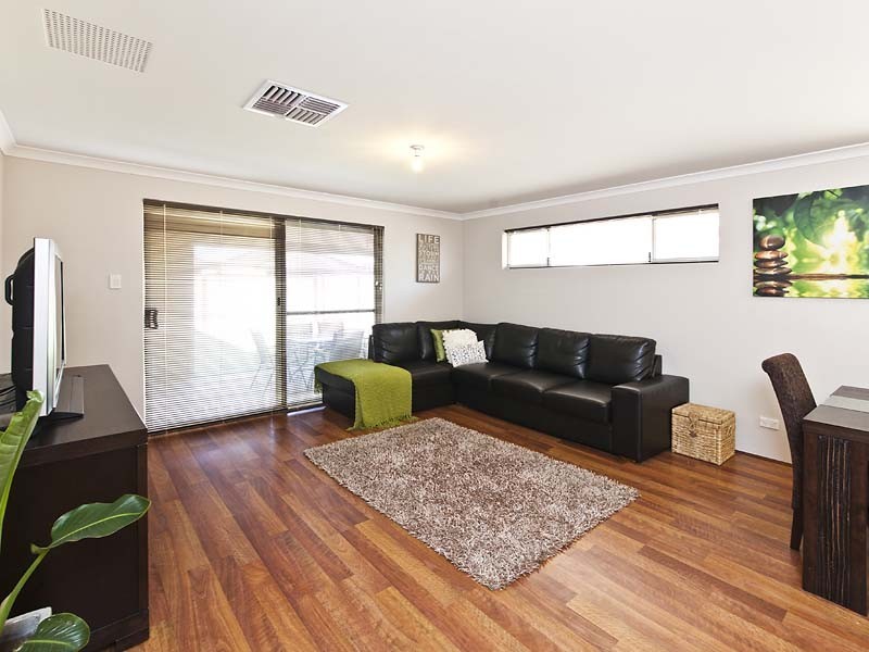 12 Padua Road, Piara Waters WA 6112