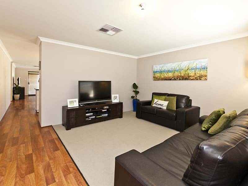 12 Padua Road, Piara Waters WA 6112