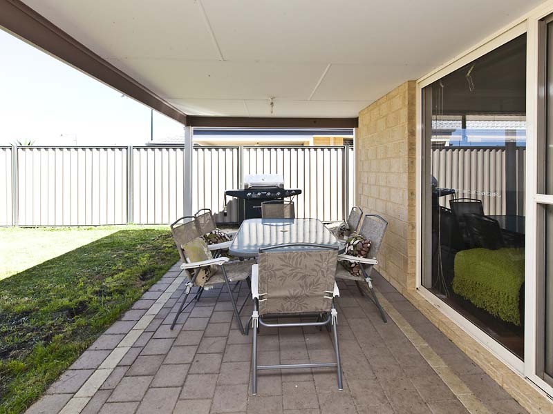 12 Padua Road, Piara Waters WA 6112