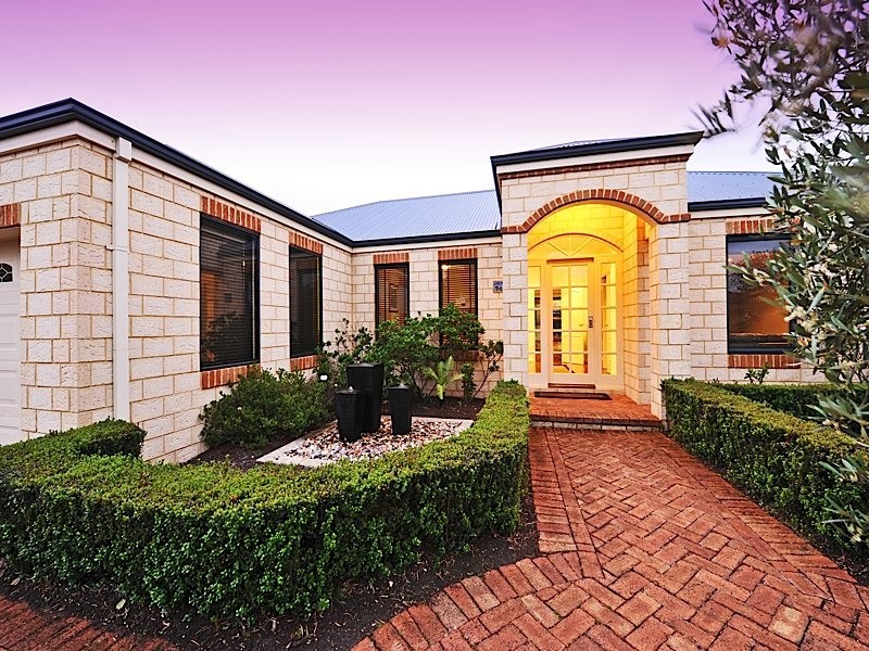 24 McCrae Pass, Canning Vale WA 6155