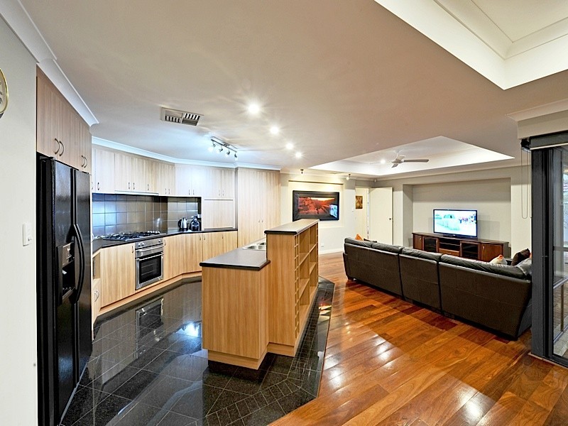 24 McCrae Pass, Canning Vale WA 6155