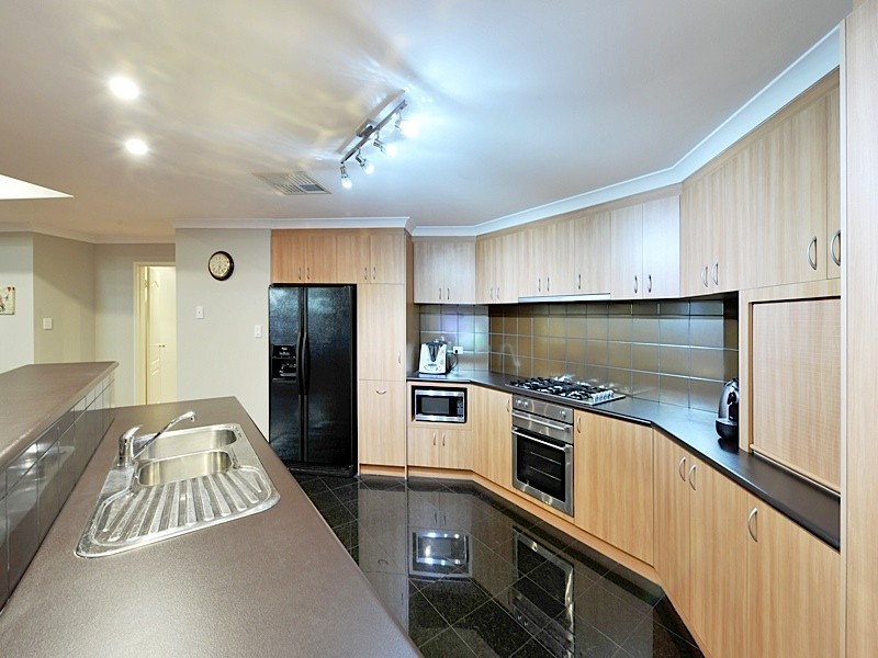 24 McCrae Pass, Canning Vale WA 6155