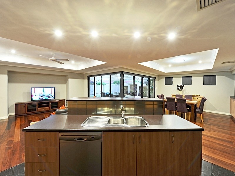 24 McCrae Pass, Canning Vale WA 6155