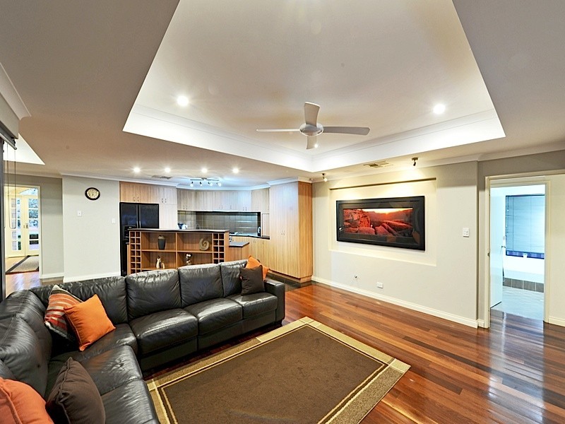 24 McCrae Pass, Canning Vale WA 6155