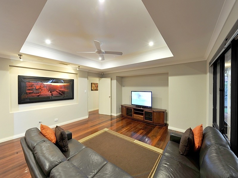 24 McCrae Pass, Canning Vale WA 6155