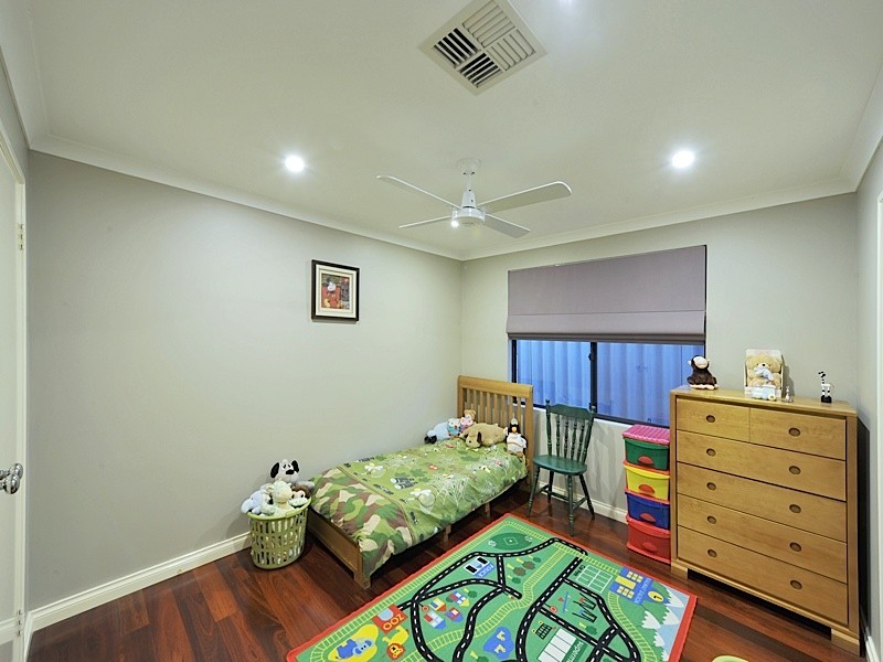 24 McCrae Pass, Canning Vale WA 6155