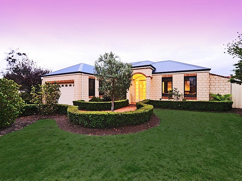 24 McCrae Pass, Canning Vale WA 6155