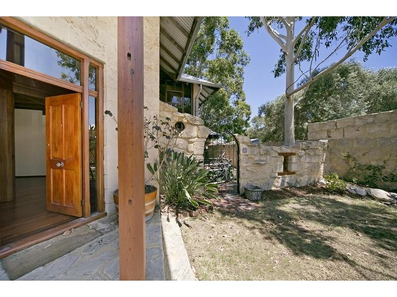 27A Holland Street, Fremantle WA 6160