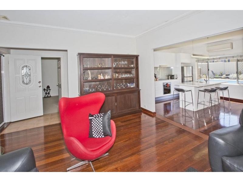 11a Coleman Crescent, Melville WA 6156